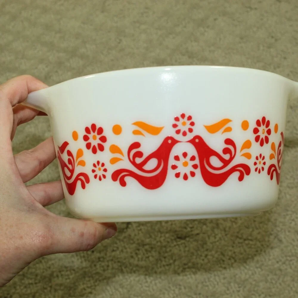 Pyrex Vintage Friendship 471 / 472 / 473  Casserole w 2 White Patterned Lids